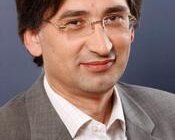 Pojemne sieci potrzebne od zaraz technologie, technologie - Rynek telekomunikacyjny przeżywa prawdziwą rewolucję. W 2010 roku liczba abonentów szerokopasmowego Internetu na świecie przekroczyła pół miliarda. Ericsson szacuje, że pod koniec 2011 roku liczba ta przekroczy miliard i będzie bliska 5 mld w 2016 roku. W 2011 roku przychody mobilnych i stacjonarnych operatorów sięgną ok. 1,65 mld USD – blisko 3 proc. spodziewanego globalnego PKB. Te zmiany to efekt rosnącej popularności nowego typu urządzeń – smartfonów i tabletów. Telefon komórkowy jako narzędzie wyłącznie do połączeń głosowych to już przeszłość.