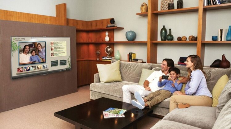 Samsung Smart TV 2012 - siedmiokrotny wzrost popularności polskich aplikacji styl życia, internet - Prawie o 700 procent w porównaniu z 2011 wzrosła w 2012 roku liczba uruchomień lokalnych aplikacji na platformie Samsung Smart TV. W tym czasie prawie o 300 procent wzrosła też liczba aplikacji polskojęzycznych*. Rosnąca w tak szybkim tempie popularność Samsung Smart TV i dostępnych na niej lokalnych aplikacji jest wynikiem coraz lepszej znajomości platformy Smart TV wśród Polaków.