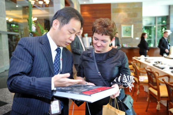 Polska delegacja odwiedziła siedzibę Huawei w Shenzhen BIZNES, IT i technologie - 17 przedstawicieli polskich instytucji rządowych i samorządowych odwiedziła siedzibę Huawei w Shenzhen. Grupa wzięła udział w warsztatach na temat nowoczesnych technologii ICT.
