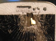 Alkohol, deszcz, pająki. Co w mijającym roku było zabójcze dla sprzętu komputerowego? Top 10 najdziwniejszych przypadków utraty danych 2013 internet, technologie - Przestrzelone telefony, laptopy topione w alkoholu, stado pająków w serwerach czy dyski potraktowane przez nieuczciwych pracowników młotkami – specjaliści odzyskiwania danych Kroll Ontrack publikują listę dziesięciu najdziwniejszych przypadków utraty cyfrowych informacji, jakie trafiły w mijającym roku do ich laboratoriów w Polsce i na świecie.