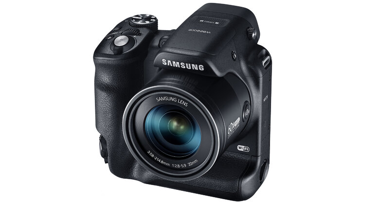 Samsung SMART Camera WB2200F już w Polsce nowe produkty, usługi, technologie - Zaprezentowany po raz pierwszy w styczniu na targach CES 2014 aparat Samsung SMART Camera WB2200F z hybrydowym 60-krotnym zoomem optycznym jest już dostępny na polskim rynku. Dzięki swoim zaawansowanym parametrom optycznym gwarantuje on jakość zdjęć, która zadowoli nawet najbardziej wymagających fotoamatorów, zaś jego niezwykle wydajny akumulator sprawia, że WB2200F jest zawsze gotowy uchwycić wszystkie najważniejsze chwile naszego życia.