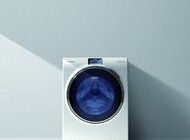 Samsung Crystal Blue – pralki zaprojektowane by zachwycać nowe produkty, usługi, technologie - Zniknęły przyciski, drzwi uległy powiększeniu, reaguje na dotyk. To tylko przedsmak tego, co nowa pralka firmy Samsung może zaoferować użytkownikowi. Model ten został stworzony, aby designem i funkcjonalnością zachwycać - ma lepiej komunikować się z użytkownikiem i spełniać w pełni jego potrzeby. Najnowsze pralki Samsung Crystal Blue (WF10H9600EW) będzie można zobaczyć już 6 maja podczas Fashion Week w Łodzi.