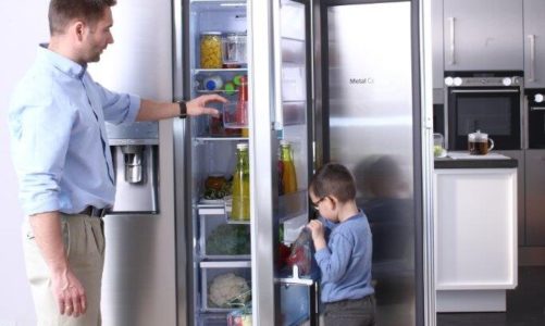 Polski mężczyzna w kuchni