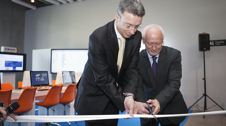 Od dziś każdy może kodować! nowe produkty, usługi, technologie - W Centrum Nauki Kopernik otwarto pierwszą ogólnodostępną Strefę Kodowania – miejsce gdzie każdy może poznać podstawy programowania.