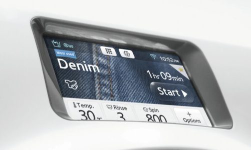 Drogie ubrania zalegają w koszu na bieliznę, bo nie wiemy, jak je prać