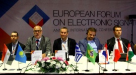 O ujednoliceniu przepisów w zakresie e-podpisu i usług zaufania trzeba myśleć gl BIZNES, IT i technologie - Dobiegło końca XIV Europejskie Forum Podpisu Elektronicznego (EFPE) – największa międzynarodowa konferencja w Europie na temat zagadnień e-podpisu i usług zaufania. W wydarzeniu wzięło udział ponad 130 uczestników z 20 krajów.