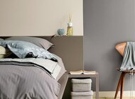 Zanim chwycisz za pędzel. Jak dobrać kolor do różnych typów pomieszczeń styl życia, budownictwo, nieruchomości - Barwy jasne odbijają światło i nadają wnętrzu wrażenie przestronności, powiększając je optycznie. Dlatego też dobrze jest je stosować we wnętrzach mniejszych. Ciemne i nasycone barwy najlepiej prezentują się w jasnych wnętrzach, gdzie słońce wydobywa ich głębie.