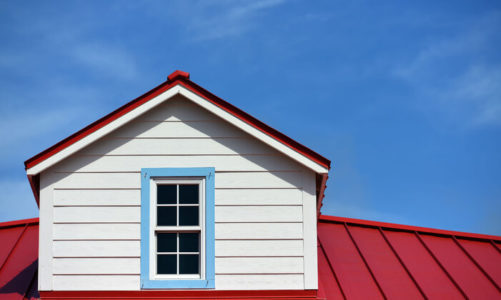 Ostatni moment na malowanie dachu. Jak zrobić to samodzielnie?