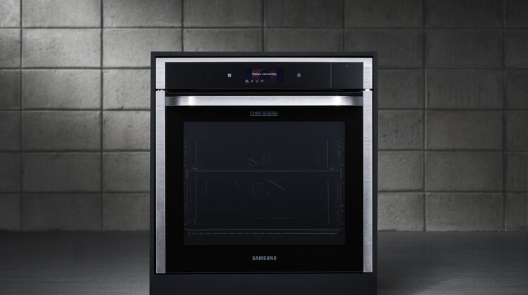 Piekarnik Samsung Chef Collection – doskonała chrupkość i soczystość potraw nowe produkty, usługi, technologie - Firma Samsung, producent innowacyjnych urządzeń AGD prezentuje piekarnik, opracowany w oparciu o doświadczenie najlepszych kucharzy świata. Urządzenie z kolekcji Chef Collection z technologią Gourmet Vapour Cook posiada wiele przełomowych rozwiązań ułatwiających pieczenie i zapewnia wyjątkowe efekty: optymalną chrupkość  i soczystość potraw.