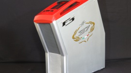 Pecet jak ścigacz MV Agusta F3 - zobacz niewiarygodny mod laureata Case Mod Worl LIFESTYLE, IT i technologie - Komputery, poza praktyczną rolą potężnych maszyn obliczeniowych, mogą ocierać się o sztukę i być ciekawymi, designerskimi przedmiotami. Podobnie jak moda, odpowiedni wygląd peceta może dużo mówić o jego właścicielu. A jak będzie wyglądać komputer fana sportowych motocykli?