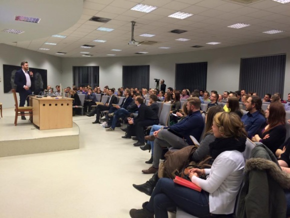 Aula Polska łączy start-upy z dojrzałym biznesem BIZNES, IT i technologie - Jedną z przyczyn dynamiki polskiego ekosystemu start-upowego jest integracja młodych przedsiębiorców, programistów, projektantów oraz inżynierów. Jedną z pierwszych tego typu inicjatyw jest Aula Polska, której misją jest szerzenie kultury przedsiębiorczości w Polsce