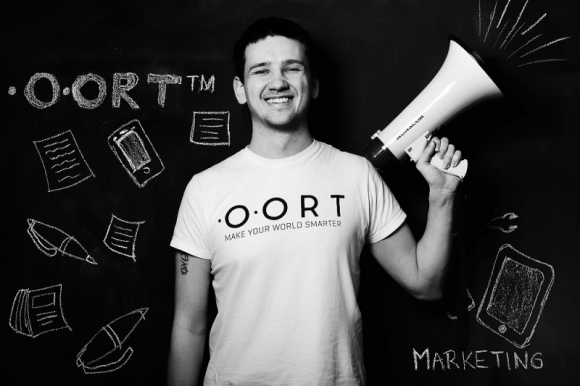 Inteligentny dom z beaconami – internet rzeczy według OORT BIZNES, IT i technologie - Gdy budzimy się rano, tosty są już gotowe, a zapach świeżej kawy rozlega się w całym mieszkaniu. Gdy podróżujemy, dokładnie wiemy, co się dzieje w domu. Taki jest internet rzeczy według OORT