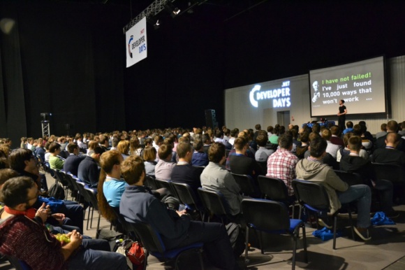 Konferencja .NET DeveloperDays 2015 zgromadziła tłumy programistów BIZNES, IT i technologie - W dniach 19-20 października warszawskie EXPO XXI przeżyło oblężenie. Niemal 500 programistów wzięło udział w konferencji .NET DeveloperDays, największym w Polsce wydarzeniu poświęconym technologii .NET.