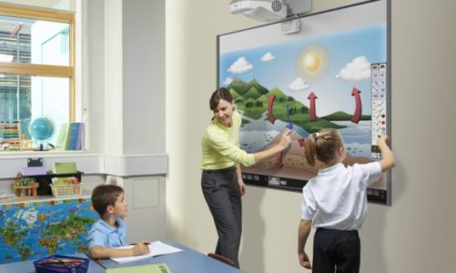 Interaktywne lekcje z projektorów Epson