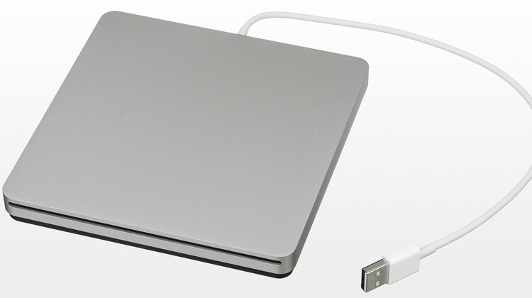 Odzyskiwanie danych ze wszystkich dysków Apple wreszcie możliwe technologie, ekonomia, biznes, finanse - Specjaliści Kroll Ontrack opracowali rozwiązania, umożliwiające odzyskiwanie danych z dysków Fusion Drive oraz dysków szyfrowanych marki Apple. Dzięki tej najnowszej, opatentowanej technologii możliwe jest skuteczne reagowanie na utratę danych ze wszystkich, dostępnych na rynku napędów koncernu. Jak podkreślają specjaliści, tak zwana „polityka zamkniętych drzwi” Apple sprawia, że przywracanie danych ze sprzętów z systemem iOS bywa bardziej złożone, niż w przypadku urządzeń z systemem Windows.