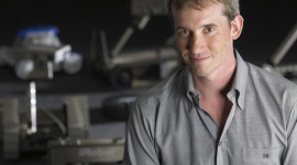 Wizja przyszłości według twórcy iRobota BIZNES, IT i technologie - Colin Angle – wizjoner i założyciel iRobot Corporation – marki, z którą od 26 lat tworzy roboty uważa, że tworzenie robotów na wzór człowieka jest… bezcelowe. Sztandarową ideą firmy z Bostonu jest tworzenie realnych rozwiązań, które ułatwiają ludzką egzystencję.