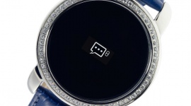 MyKronoz ZeCircle: smartwatch z cyrkoniami od Swarovskiego LIFESTYLE, IT i technologie - Obecnie dostrzec można trend w którym coraz większą uwagę zwraca się na ich niepowtarzalny wygląd. O krok dalej poszła firma MyKronoz, która zaprezentowała elegancką wersję ZeCircle z cyrkoniami od Swarovskiego.