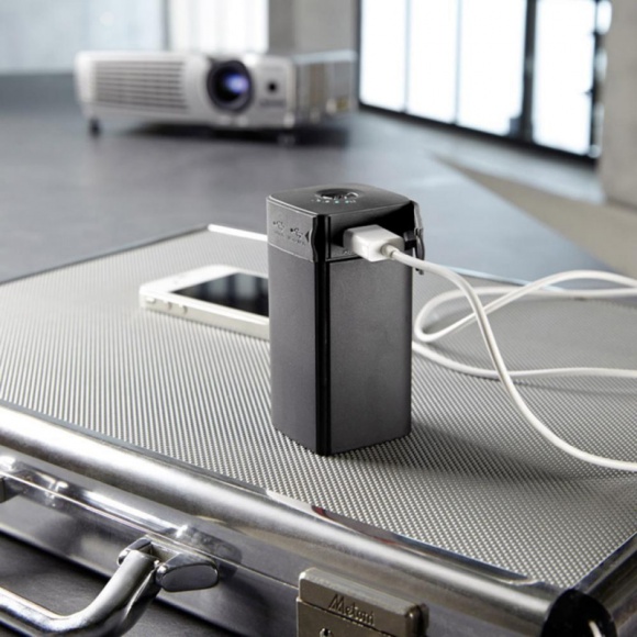 Intenso: nigdy nie stracisz mocy LIFESTYLE, IT i technologie - Sytuacja, w której przez długi czas nie można nigdzie podładować telefonu wydaje się czymś niewyobrażalnym. Nie wszyscy jednak mają ochotę na bieganie po kafejkach i szukania gniazdka, z którego można skorzystać. Rozwiązaniem problemu może być zainwestowanie w Power Bank.