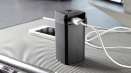 Intenso: nigdy nie stracisz mocy LIFESTYLE, IT i technologie - Sytuacja, w której przez długi czas nie można nigdzie podładować telefonu wydaje się czymś niewyobrażalnym. Nie wszyscy jednak mają ochotę na bieganie po kafejkach i szukania gniazdka, z którego można skorzystać. Rozwiązaniem problemu może być zainwestowanie w Power Bank.