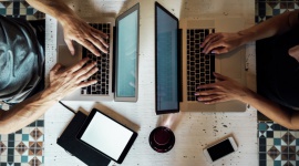 SMS-y i e-maile XXI wieku BIZNES, IT i technologie - Powiadomienia SMS i wiadomości e-mail to stare i nieco zapomniane przez marketerów narzędzia promocji. Wbrew pozorom nie straciły one jednak na wartości. Dlaczego tak jest i jak z ich pomocą skutecznie realizować działania wpisujące się w najnowsze trendy, wyjaśniają eksperci.