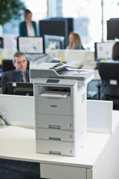 Nowe laserowe urządzenia wielofunkcyjne klasy profesjonalnej od Brother BIZNES, IT i technologie - Firma Brother zaprezentowała trzy nowe monochromatyczne laserowe urządzenia wielofunkcyjne dla grup roboczych. Modele te charakteryzują się wysoką prędkością działania i wydajnością, umożliwiają produkowanie i przetwarzanie dokumentów przy zachowaniu niskich kosztów.