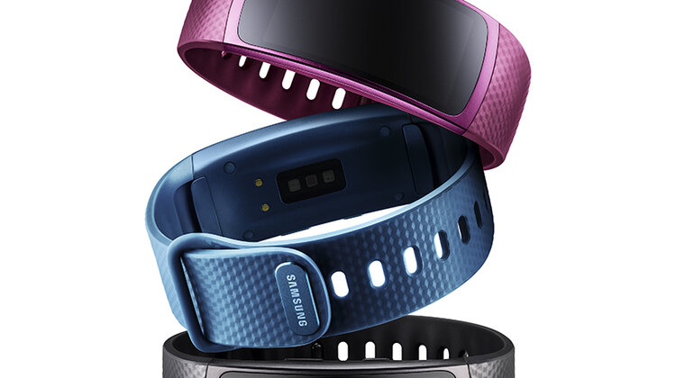Samsung przedstawia Gear Fit2 i Gear IconX nowe produkty, usługi, sport - Firma Samsung Electronics Co., Ltd. zaprezentowała w Nowym Jorku nowe produkty z gamy urządzeń ubieralnych fitness: Gear Fit2 i Gear IconX. Produkty te, zaprojektowane z myślą o użytkownikach dbających o kondycję fizyczną, mają wbudowany na przykład GPS (Gear Fit2), czy odtwarzacz muzyki, aby zapewnić wygodę i rozrywkę podczas ćwiczeń.