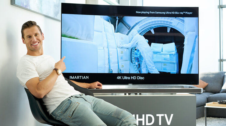 W Europie prawie połowa mężczyzn ogląda piłkę nożną co najmniej trzy razy w tygodniu sport, zainteresowania, hobby - Ponad  48 % Europejczyków  planuje zakup telewizora po to, aby tego lata oglądać wydarzenia sportowe.