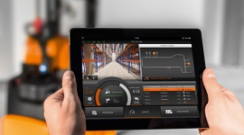 Człowiek i maszyna we współczesnym przemyśle i TSL BIZNES, IT i technologie - W intralogistyce pojawia się coraz więcej innowacyjnych rozwiązań w dziedzinie interakcji pomiędzy człowiekiem i maszynami, a to dopiero początek zmian. Usprawnienia komunikacji z komputerami powinny być dla nas powodem do zmartwień czy nadzieją na rozwój branży?