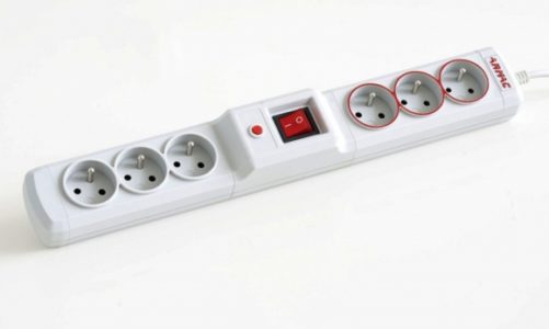 Oszczędzaj prąd z listwą zabezpieczającą