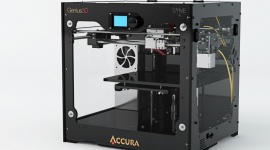 Nowość wśród drukarek 3D BIZNES, IT i technologie - Na rynku zadebiutowało nowe urządzenie do druku przestrzennego 3D, Accura Genius3D. Zaprojektowaną i wykonaną w Polsce drukarkę wyróżnia innowacyjny w skali światowej system filtracji powietrza - SYNE. Urządzenie można kupić w sieci Komputronik od września 2016r.