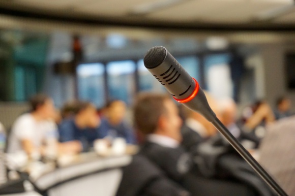 Rozwój w branży IT? Postaw na konferencje i spotkania branżowe