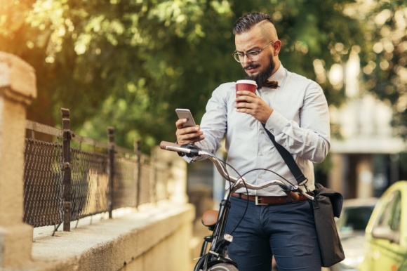 Jak pożyczyć pieniądze i nie stracić przyjaciela? LIFESTYLE, IT i technologie - Dobry zwyczaj – nie pożyczaj. To przysłowie kryje w sobie wiele prawdy, bowiem niejedna przyjaźń rozpadła się przez pożyczkę. Czy w takim razie w ogóle nie powinniśmy pożyczać niczego znajomym? Niekoniecznie. Ważne, by odpowiednio się przy tym zabezpieczyć.