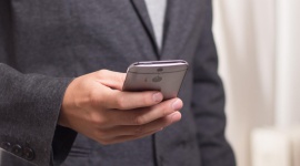 Telefonia konwergentna rozwiązaniem dla mobilnych pracowników BIZNES, IT i technologie - Pracownicy, którzy używają prywatnych urządzeń do wykonywania służbowych czynności pracują zdecydowanie wydajniej. W przypadku telekomunikacji „przesiadka” z telefonu firmowego na własny smartfon wiąże się jednak z szeregiem ograniczeń.