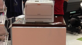 Potencjał białego tonera – premiera OKI Pro8432WT BIZNES, IT i technologie - OKI Europe przedstawia nowy, kompaktowy model drukarki, która prezentuje szeroki zakres możliwości w zakresie druku z wykorzystaniem zaawansowanej technologii białego tonera