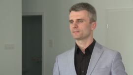 Opracowano technologię, które analizuje zachowanie klientów na stronie internetowej. Może pomóc w zwiększeniu sprzedaży nawet o 25 proc. INNOWACJE, YouLead, System, Sales and marketing automation, Grzegorz Waś, InteliSoft - YouLead to innowacyjne rozwiązanie, które automatyzuje i optymalizuje działania marketingowe prowadzone na stronie internetowej, a także dostarcza informacje o efektach tych działań. System uczy się zachowań i przyzwyczajeń klientów po to, aby wyświetlać im maksymalnie spersonalizowane komunikaty. Średni wzrost sprzedaży wśród firm, które wdrożyły YouLead, notowany jest na poziomie 25 proc.