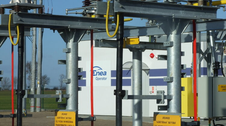 Enea Operator podpisała z Ministerstwem Energii umowy na dofinansowanie budowy sieci inteligentnej nowe produkty, usługi, technologie - Enea Operator wykorzysta kolejne dofinansowanie z Unii Europejskiej na rozwój swojej infrastruktury sieciowej. W czwartek przedstawiciele zarządu spółki podpisali w Ministerstwie Energii dwie umowy na budowę inteligentnych sieci. W podpisaniu dokumentów uczestniczył minister energii Krzysztof Tchórzewski.