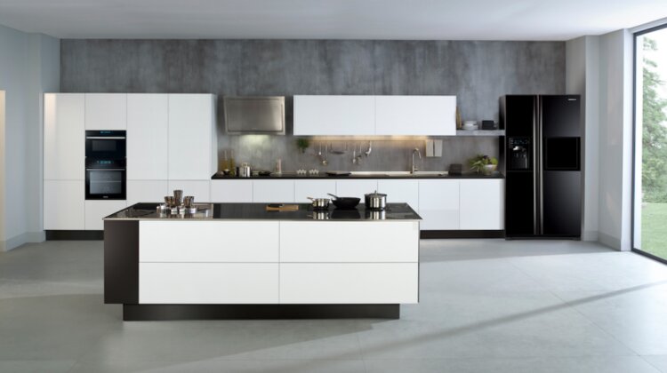 Zaprojektuj swoją wymarzoną kuchnię nowe produkty, usługi, styl życia - Obecne trendy w projektach kuchennych aranżacji prezentują ogromną różnorodność, zarówno pod względem stylu, jak i wykorzystania przestrzeni. Stworzenie idealnej kuchni to nie lada wyzwanie, ponieważ poza prezentowaniem walorów estetycznych powinna być przede wszystkim funkcjonalna. Sprzęty AGD muszą zatem nie tylko pasować do wnętrza, ale również ułatwiać nam codzienne przygotowanie posiłków. Firma Samsung stworzyła stylowe linie sprzętów do zabudowy, które poza innowacyjnymi rozwiązaniami dopełnią aranżację każdej kuchni.