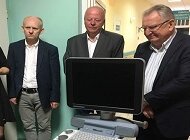 Nowoczesny aparat USG dla szpitala zdrowie, technologie - Grupa Amica kolejny raz udzieliła darowizny Szpitalowi Powiatowemu w Nowym Tomyślu. Za przekazane przez naszą firmę 100 tys. zł placówka zakupiła nowoczesny aparat USG, który poprawi jakość diagnozowania ciężarnych pacjentek.