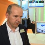 Nowoczesne materiały pozwalają obniżyć wagę samolotów, obniżając koszty przelotów. Przyszłością są bezzałogowe samoloty pasażerskie
