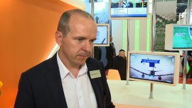 Nowoczesne materiały pozwalają obniżyć wagę samolotów, obniżając koszty przelotów. Przyszłością są bezzałogowe samoloty pasażerskie INNOWACJE, - Udział tanich linii na rynku lotniczym w Europie wynosi już 41 proc. Dla takich przewoźników szczególnie istotną kwestią jest obniżanie kosztów przelotów. Inżynierowie skupiają się więc na stosowaniu coraz bardziej nowoczesnych materiałów, z których budowane są samoloty. W przyszłości lotnictwo czekają jednak duże zmiany. Za około 20 lat będziemy latać bezzałogowymi samolotami pasażerskimi, które nie tylko obniżą koszty, lecz także zwiększą bezpieczeństwo.