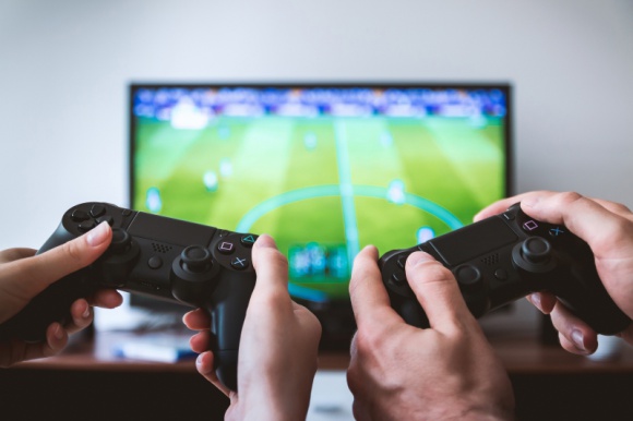 E-sport – chwilowa fascynacja czy związek na lata?