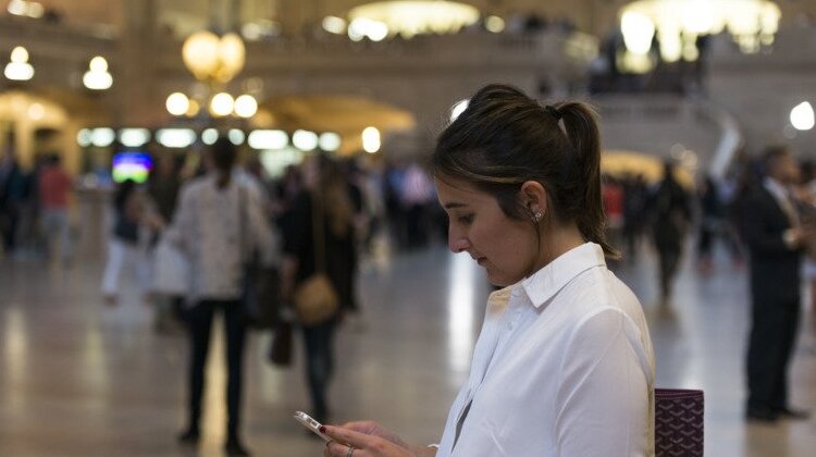 Ericsson 5G Radio Dot znacznie zwiększa zasięg w pomieszczeniach