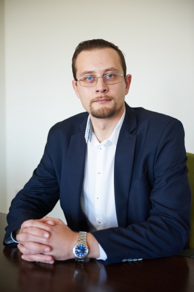 Technologie rządzą przemysłem BIZNES, IT i technologie - Gartner szacuje, że liczba urządzeń podłączonych do sieci wyniosła w tym roku aż 8,4 miliarda. Tak szybko rosnąca ilość generowanych danych pozwoliła na dynamiczny wzrost wykorzystywania Sztucznej Inteligencji i uczenia maszynowego.
