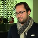 Zakup aut elektrycznych coraz bardziej opłacalny. Rozwój rynku może jednak zablokować brak stacji ładowania i problemy z produkcją baterii