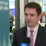 Rośnie liczba innowacyjnych rozwiązań dla miast. Inteligentne latarnie naładują elektryczne auta i zwiększą zasięg 5G w miastach