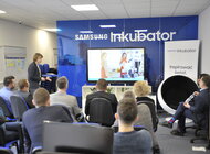 Samsung Inkubator stawia na innowacje i wspiera kolejne startupy nowe produkty, usługi, technologie - W Samsung Inkubatorze w Rzeszowie rozpoczęła się właśnie druga edycja cyklu inkubacyjnego. Spośród blisko trzydziestu zgłoszeń wybrano cztery projekty, które skorzystają z pomocy firmy Samsung w ramach specjalnego programu wsparcia startupów.