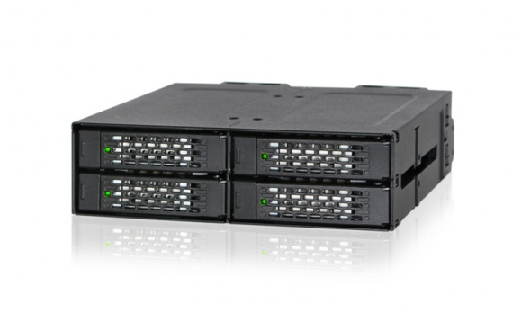 Nowy Icy Dock MB699VP-B dla dysków SSD NVMe U.2 BIZNES, IT i technologie - ToughArmor MB699VP-V to wzmocniona, w pełni metalowa obudowa na dyski z tacami do wymiany na gorąco, obsługująca do 4 dysków NVMe U.2 SSD w jednej zatoce 5,25”.