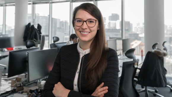 Natalie Pilling nową CEO EL Passion BIZNES, IT i technologie - Natalie Pilling objęła stanowisko CEO EL Passion, polskiego digital product house. Dołącza do Grzegorza Kemskiego - Chief Operating Officera, oraz Karola Sarnackiego - Chief Technology Officera, by zwiększyć globalny zasięg firmy.