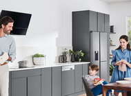 Nowy piekarnik Samsung Dual Cook Flex – dzielone drzwi otwierają nowe możliwości pieczenia nowe produkty, usługi, technologie - Firma Samsung wprowadza do naszej kuchni kolejną innowację. Nowoczesny piekarnik z technologią Dual Cook, który pozwala piec dwie potrawy jednocześnie, wyposażony został w dzielone drzwi Flex Door. To rozwiązanie znacznie ułatwia przygotowanie potraw wymagających szczególnych warunków pieczenia. Nowy piekarnik pojawi się w sklepach już na początku maja.