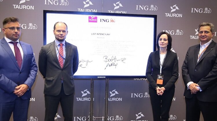 TAURON oraz ING Bank Śląski inicjują współpracę w zakresie elektromobilności nowe produkty, usługi, technologie - Budowa infrastruktury dla elektromobilności i rozwoju carsharingu samochodów elektrycznych to zakres zainicjowanej współpracy pomiędzy TAURON Polska Energia oraz ING Bankiem Śląskim. List intencyjny w sprawie wspólnych działań został podpisany podczas Europejskiego Kongresu Gospodarczego i European Startup Days w Katowicach.